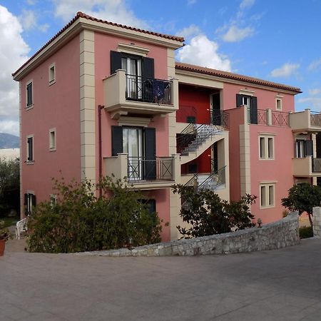 Kolona Apartments Ликсури Екстериор снимка