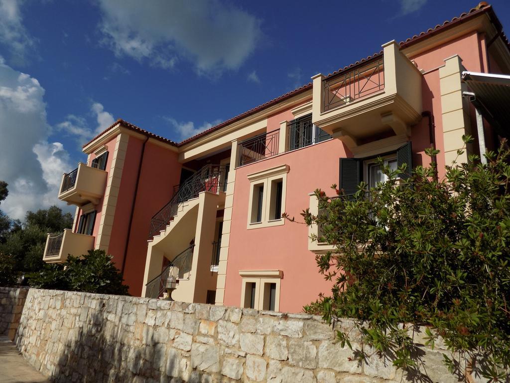 Kolona Apartments Ликсури Екстериор снимка