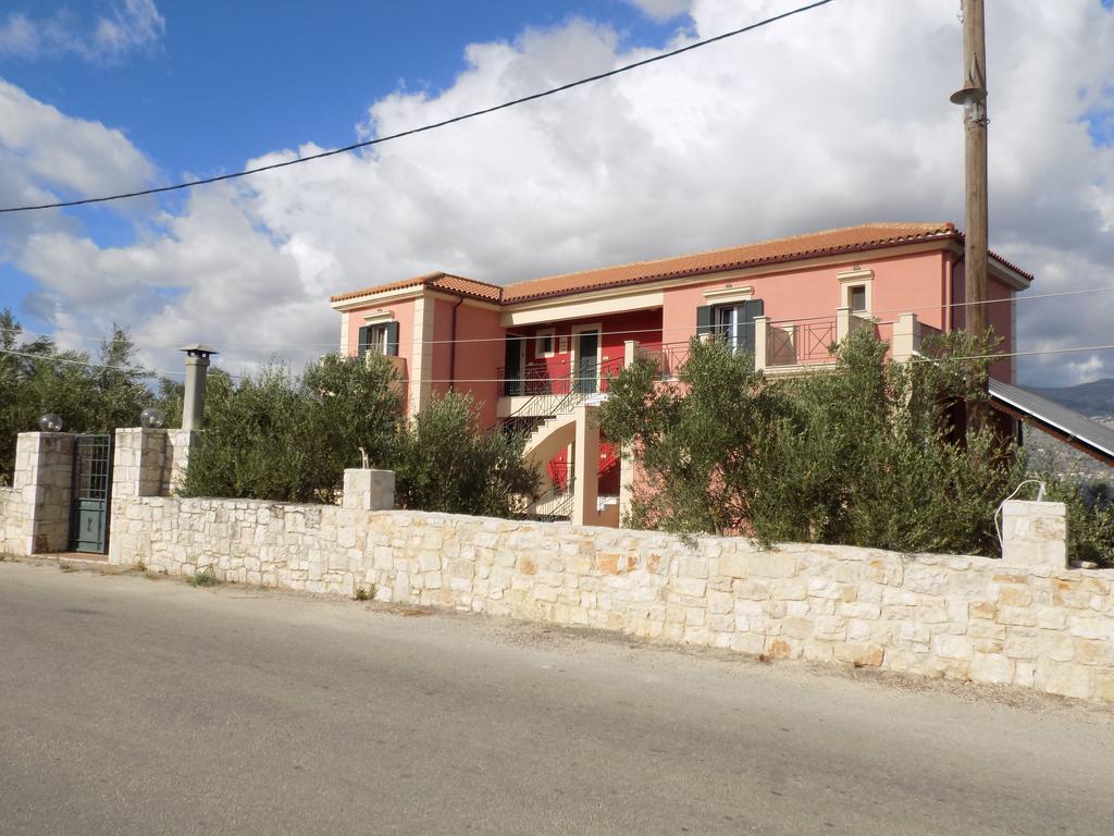 Kolona Apartments Ликсури Екстериор снимка