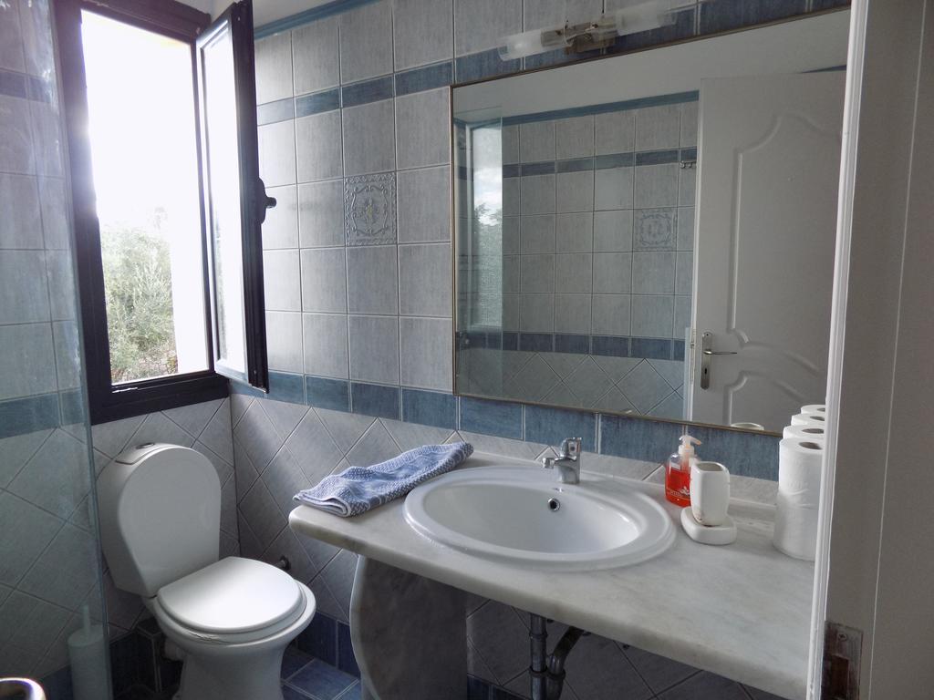 Kolona Apartments Ликсури Екстериор снимка