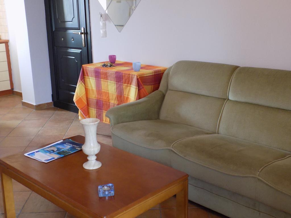 Kolona Apartments Ликсури Екстериор снимка