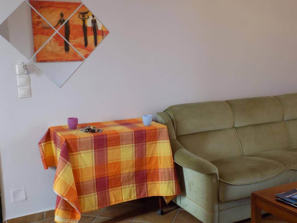 Kolona Apartments Ликсури Екстериор снимка