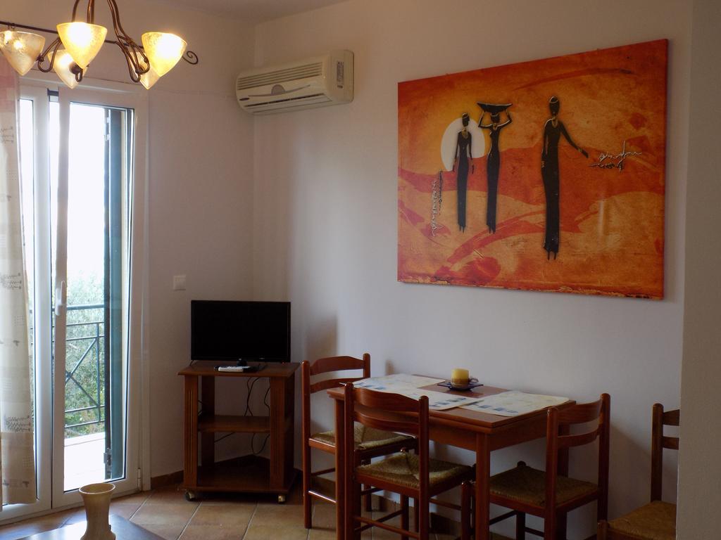 Kolona Apartments Ликсури Екстериор снимка
