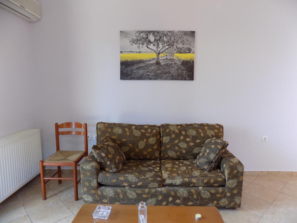 Kolona Apartments Ликсури Екстериор снимка