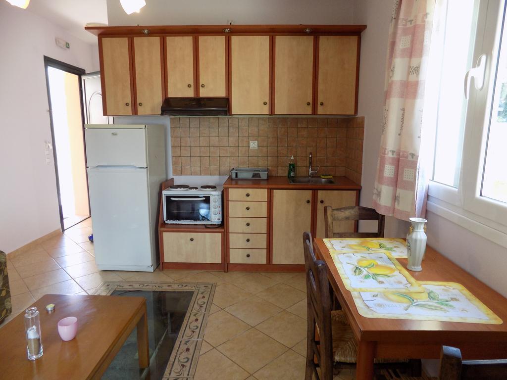 Kolona Apartments Ликсури Екстериор снимка