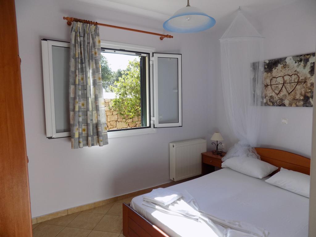 Kolona Apartments Ликсури Екстериор снимка