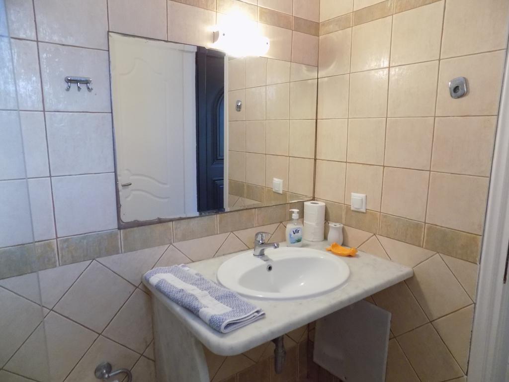 Kolona Apartments Ликсури Екстериор снимка