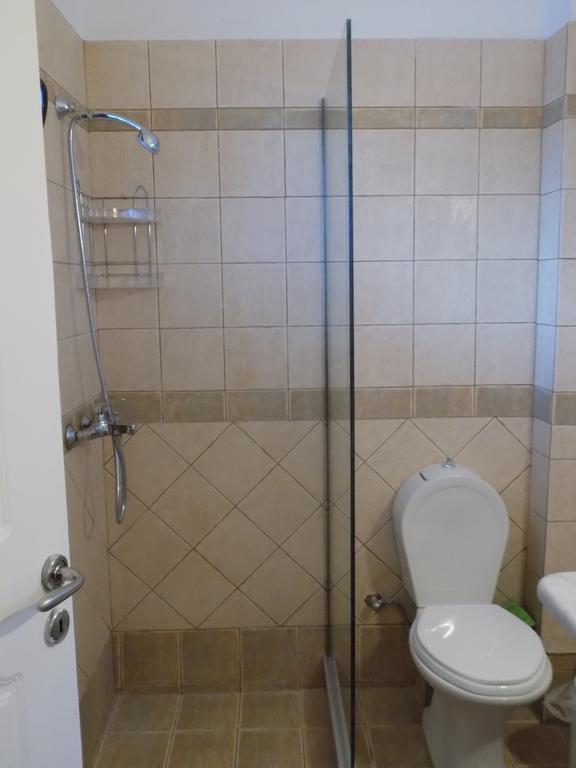 Kolona Apartments Ликсури Екстериор снимка