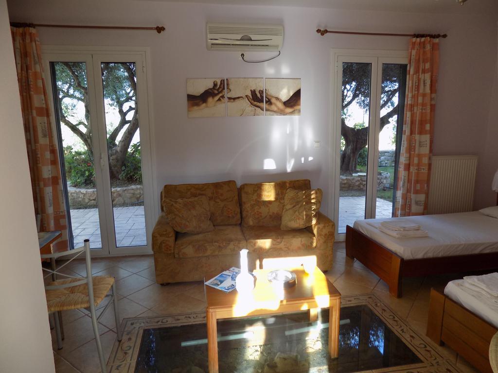 Kolona Apartments Ликсури Екстериор снимка