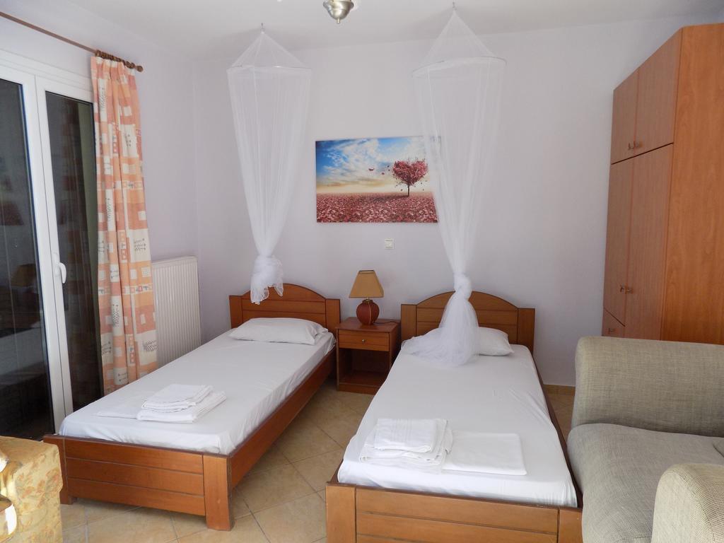 Kolona Apartments Ликсури Екстериор снимка