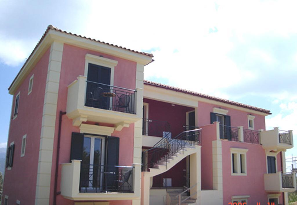 Kolona Apartments Ликсури Екстериор снимка