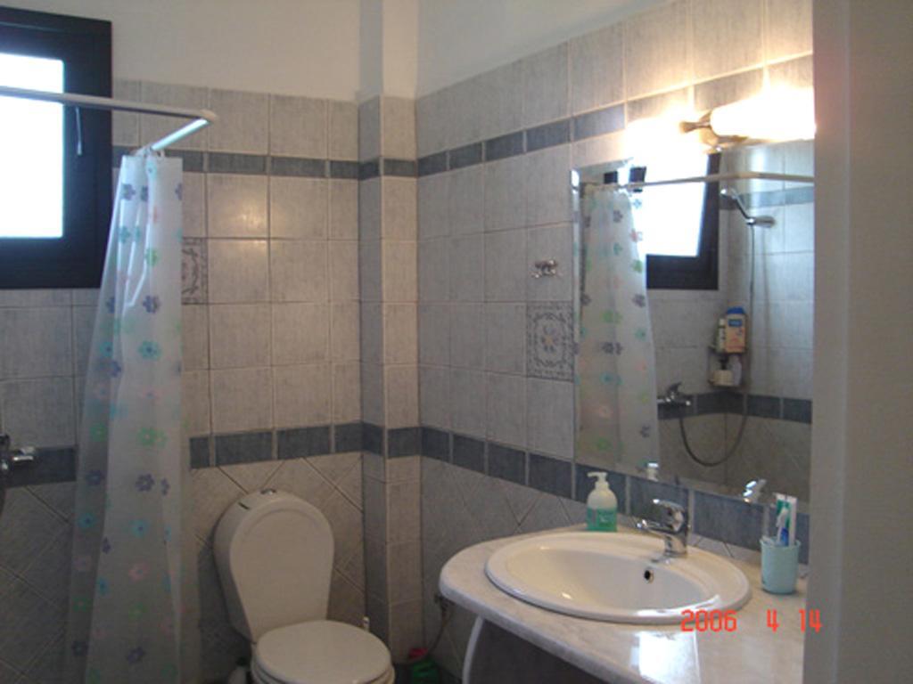 Kolona Apartments Ликсури Екстериор снимка